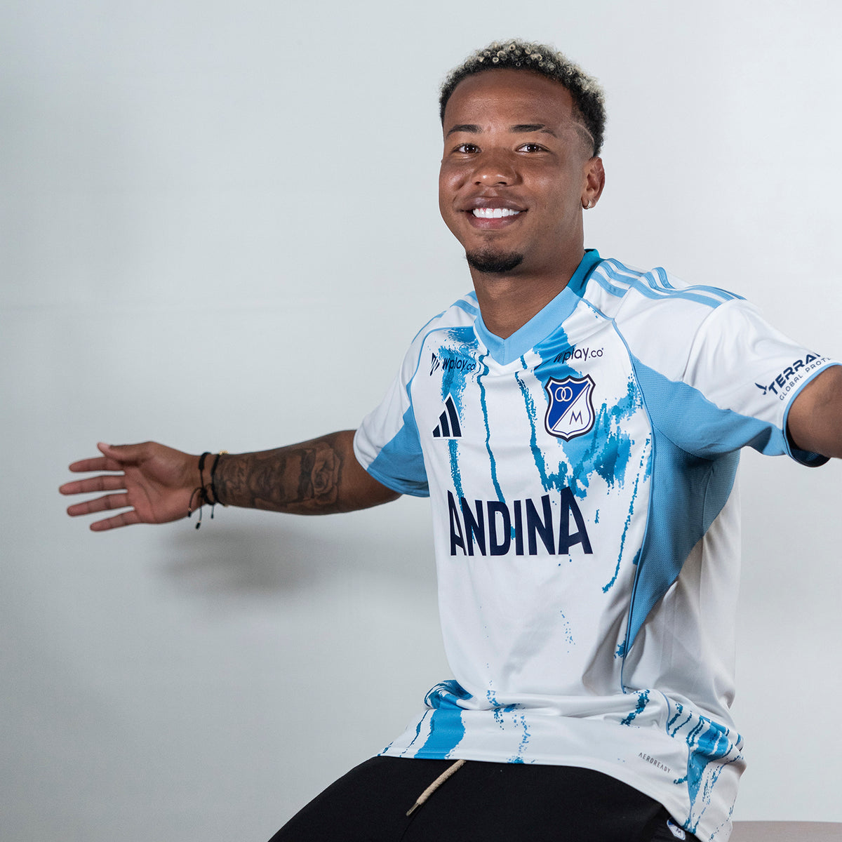 Camiseta Visitante Hombre Adidas 2025 – Tienda Oficial Millonarios FC